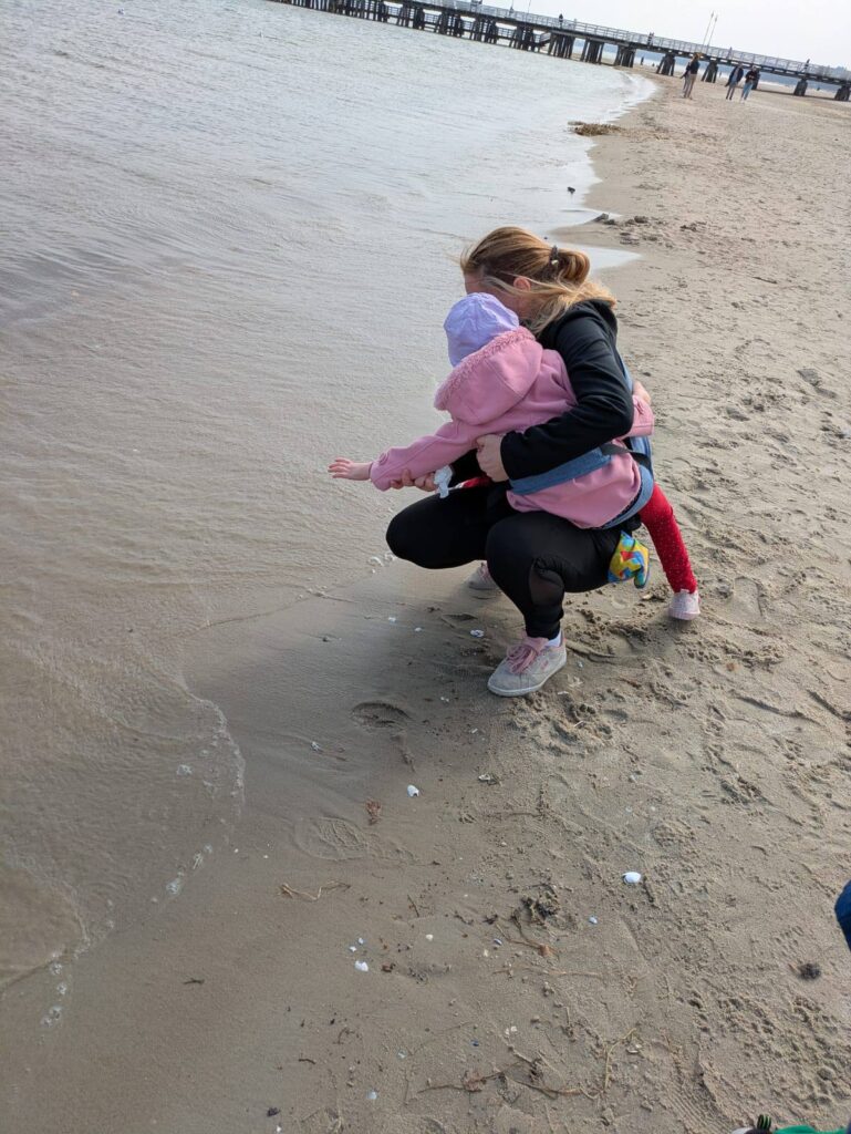 „Są chwile, które zostają w sercu na zawsze — bo ktoś sprawił, że choć na moment świat znów stał się piękny.” — autor nieznany